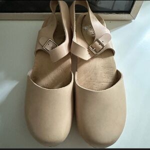 Mary Jane low heel wood clogs